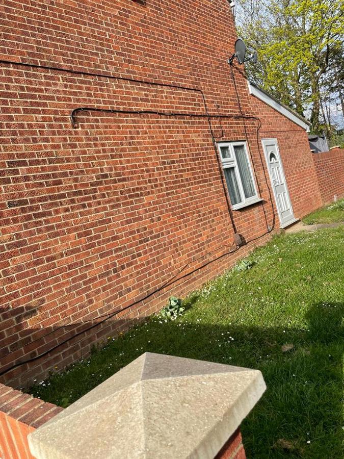 Travel Legend Stays 1 Bedroom Place With Hot Tub Farnham Royal Exterior photo